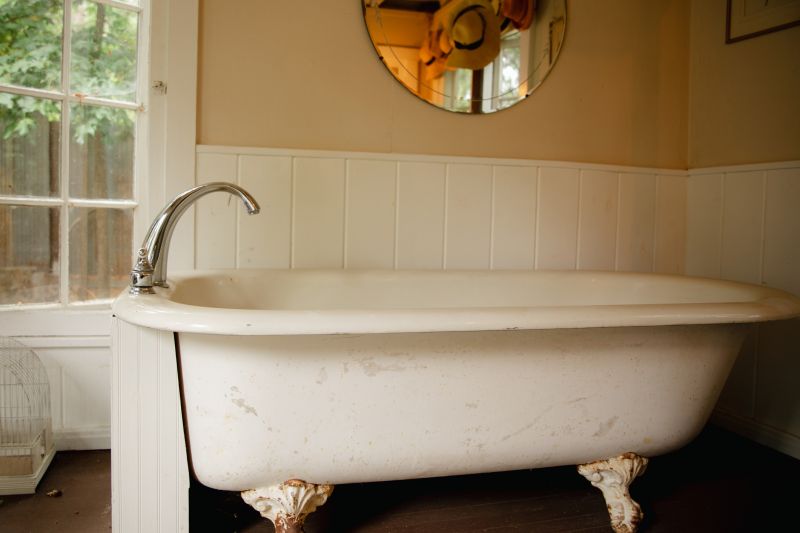 Elegant Vintage Tub